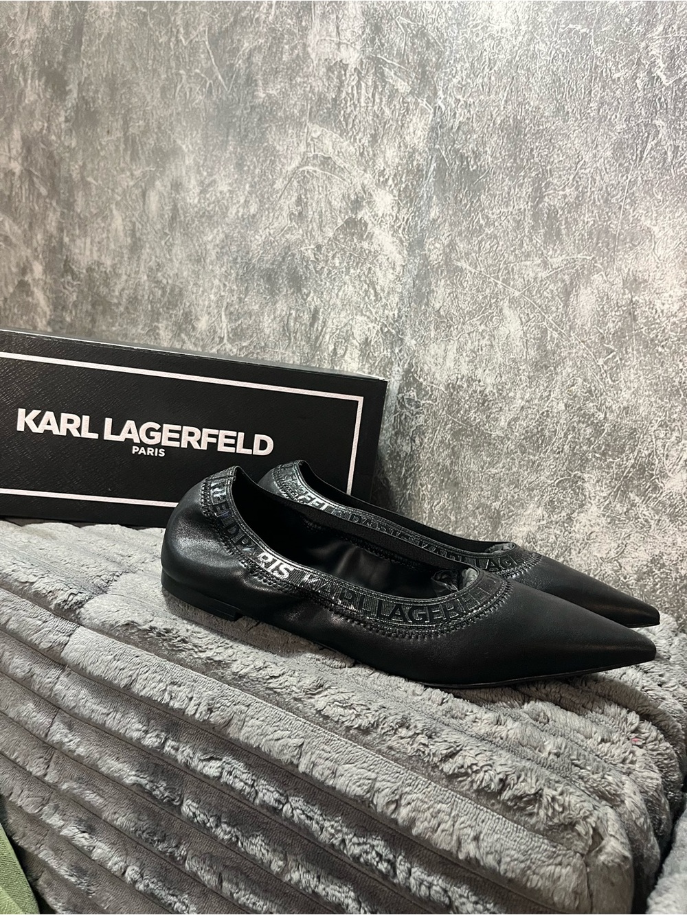Karl Lagerfeld Black Pointed-Toe Elastic Ballet Flats. New 7.5